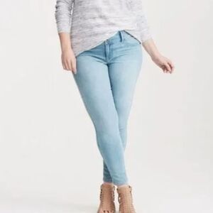 TORRID Denim 16 Skinny Mid-Rise Button Zip Fly Aqua Blue Wash Plus Jegging Jeans